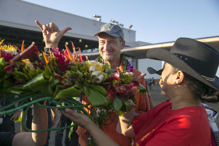 Пилот самолета на солнечный батареях Solar Impulse Андре Боршберг в аэропорту Калаелоа, Гавайи