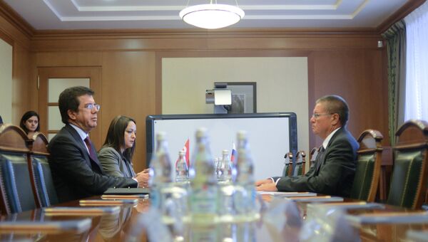 Министр экономики Турции Нихат Зейбекчи и министр экономического развития РФ Алексей Улюкаев