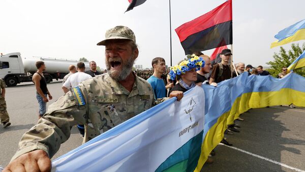 Украинские активисты блокируют движение крестного хода в Борисполе. Архивное фото