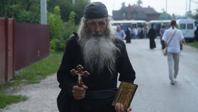 Всеукраинский крестный ход мира, любви и молитвы за Украину заблокирован в Киевской области. 26 июля 2016