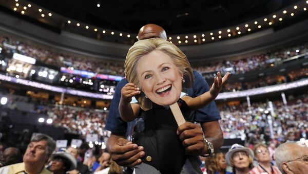 Сторонники кандидата в президенты США Хиллари Клинтон во время общенационального съезда Демократической партии в Филадельфии. 26 июля 2016 года