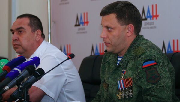 Глава Луганской народной республики (ЛНР) Игорь Плотницкий (слева). Архивное фото