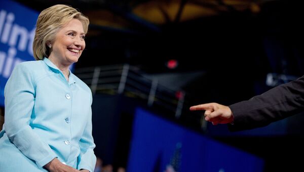 Кандидат в президенты США Хиллари Клинтон во время митинга в Майами