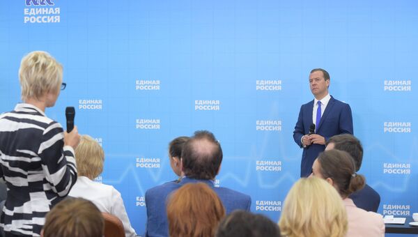 Премьер-министр РФ Дмитрий Медведев во время встречи с активом и сторонниками партии Единая Россия в Москве. 27 июля 2016