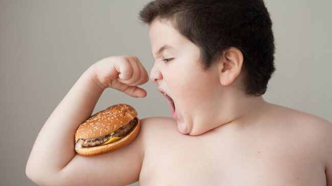 Мальчик с избыточным весом 