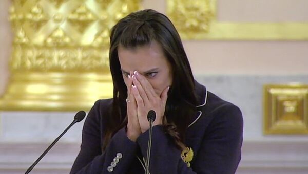 Исинбаева заплакала на встрече с Владимиром Путиным. ВИДЕО