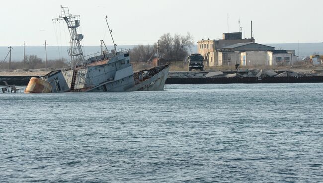 Затопленные корабли на озере Донузлав в Крыму