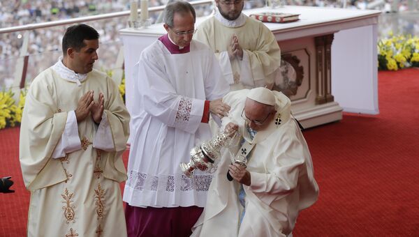 Папа Римский Франциск потерял сознание во время мессы в Польше. 28 июля 2016