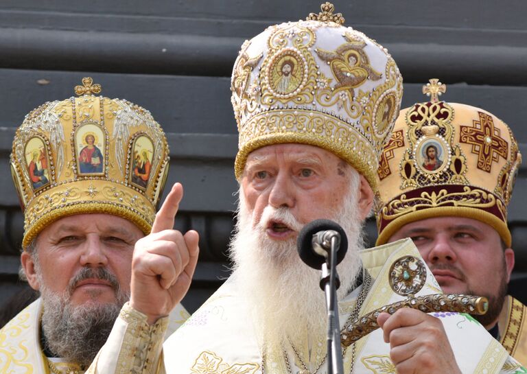 Глава Украинской православной церкви Киевского патриархата патриарх Филарет во время молебна в рамках крестного хода Украинской православной церкви в Киеве. 28 июля 2016 года Глава Украинской православной церкви Киевского патриархата патриарх Филарет во время молебна в рамках крестного хода Украинской православной церкви в Киеве. 28 июля 2016 года