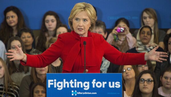 Кандидат в президенты США Хиллари Клинтон выступает на предвыборном митинге в штате Айова. Архивное фото
