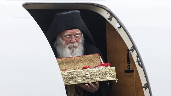 Ковчег с мощами со Святой горы Афон доставлен в Москву. Архивное фото