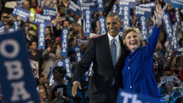 Президент США Барак Обама и кандидат в президенты Хиллари Клинтон. Архивное фото