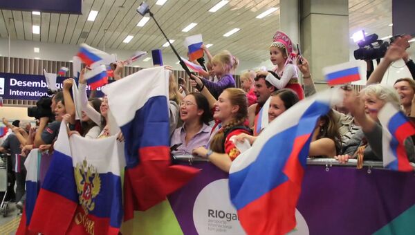 Болельщики спели Катюшу российским олимпийцам в аэропорту Рио-де-Жанейро