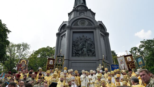 Крестный ход Украинской православной церкви в Киеве. Архивное фото