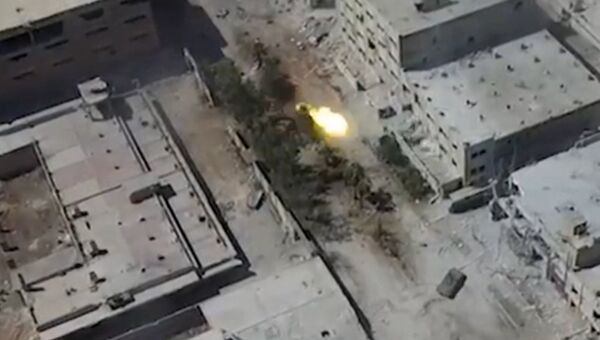 Бои на улицах Алеппо: сирийские войска выбили боевиков из квартала Банизейд
