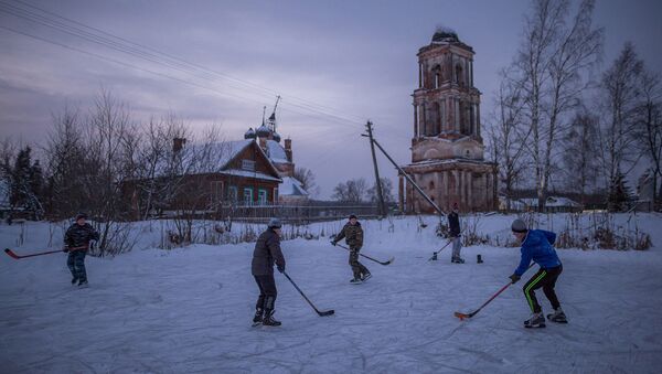 Уличный хоккей. Село Ширинье, Ярославская область.