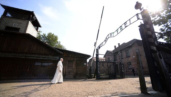 Папа римский Франциск в бывшем концлагере в Освенциме. 29 июля 2016