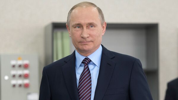 Президент РФ Владимир Путин во время запуска нового проекта публичного акционерного общества Акрон – Аммиак-4 в Великом Новгороде. 29 июля 2016