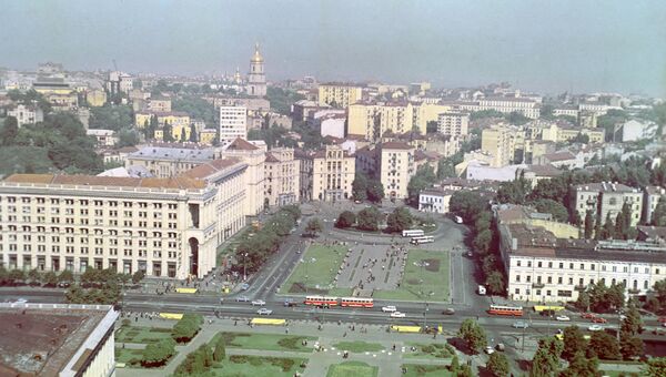 Вид на площадь Калинина (ныне - Площадь Независимости) в Киеве