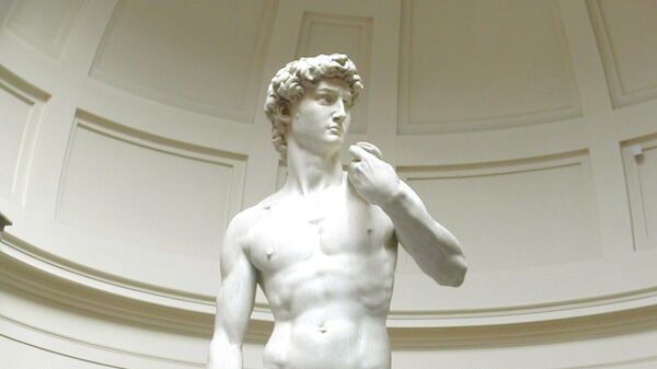 Давид - мраморная статуя работы Микеланджело. Архивное фото