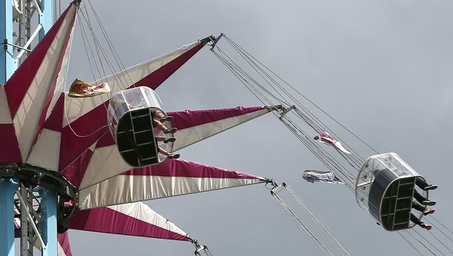 На карусели Star Flyer, недалеко от знаменитого колеса обозрения London Eye, застряли люди. Лондон