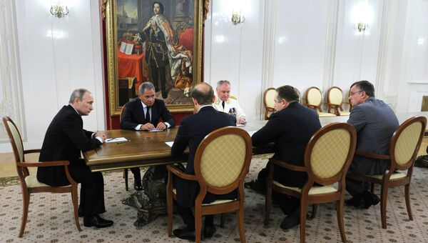 Президент России Владимир Путин проводит в Санкт-Петербурге совещание по вопросам военного кораблестроения. 31 июля 2016