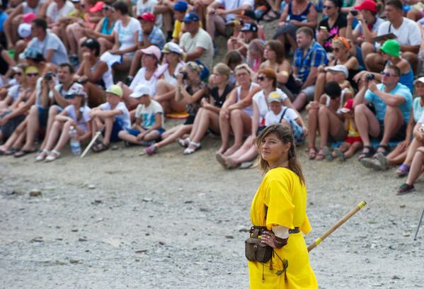 Участница Международного Рыцарского Фестиваля Генуэзский шлем в Судаке