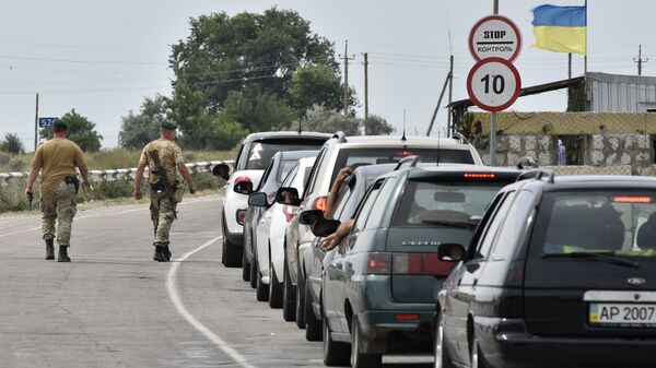 Автомобили на пункте пропуска на границе России и Украины. Архивное фото