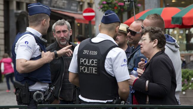 Сотрудники бельгийской полиции во время антитеррористического рейда. Архивное фото