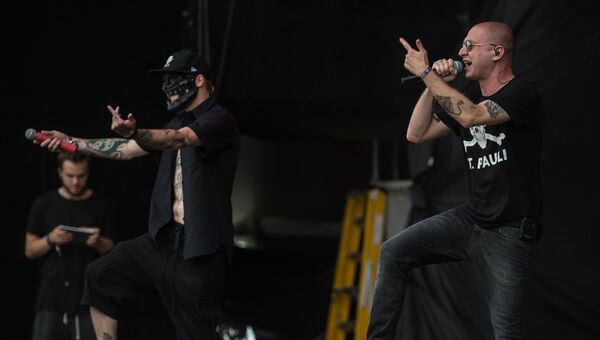 Рэп исполнитель Оксимирон (Oxxxymiron) вытупает на музыкальном фестивале под открытым небом Пикник Афиши. Архивное фото