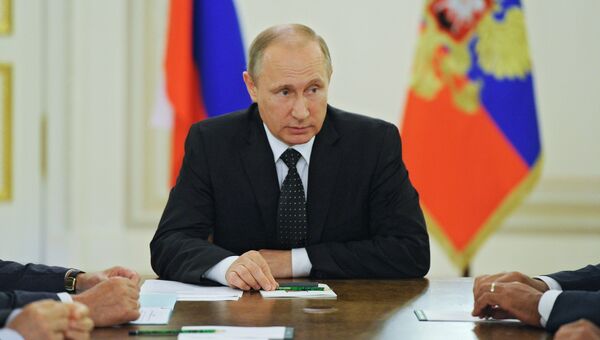 Президент РФ В. Путин. Архивное фото