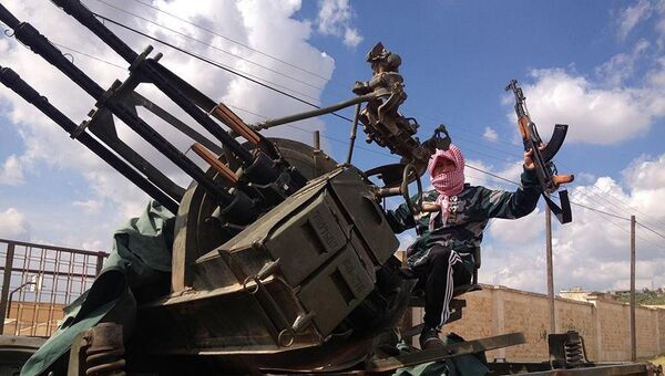Зенитное орудие войск сирийской оппозиции в районе Алеппо. Архивное фото