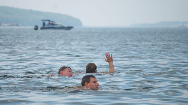 Заплыв через реку