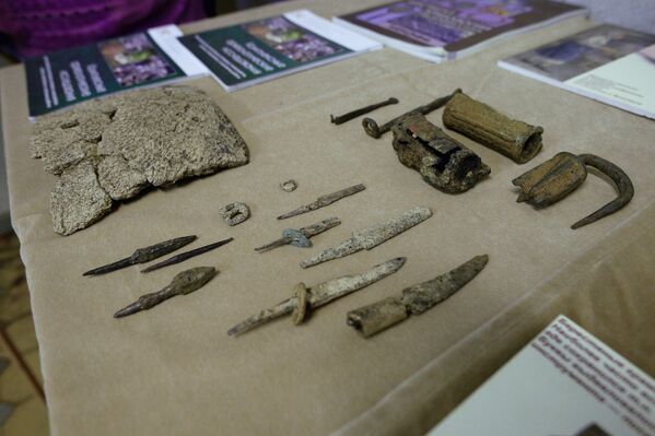 Предметы, найденные во время раскопок на месте демонтированного 14-го корпуса Московского Кремля