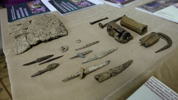 Предметы, найденные во время раскопок на месте демонтированного 14-го корпуса Московского Кремля