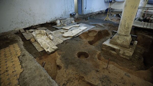 Археологические раскопки на месте демонтированного 14-го корпуса Московского Кремля