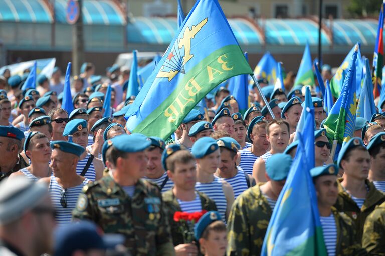 Празднование дня ВДВ в центральном парке культуры и отдыха имени М. Горького в Казани