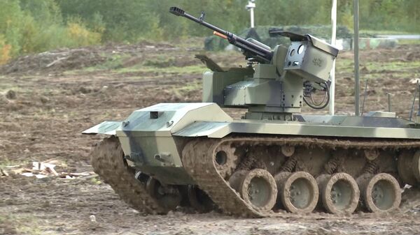 Боевой робот Нерехта стрелял по голосовой команде огонь на полигоне Боевой робот Нерехта стрелял по голосовой команде огонь на полигоне