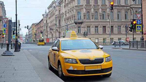 Такси на улице в Санкт-Петербурге