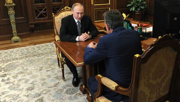 Президент РФ Владимир Путин во время встречи в Кремле с председателем Внешэкономбанка Сергеем Горьковым. 3 августа 2016