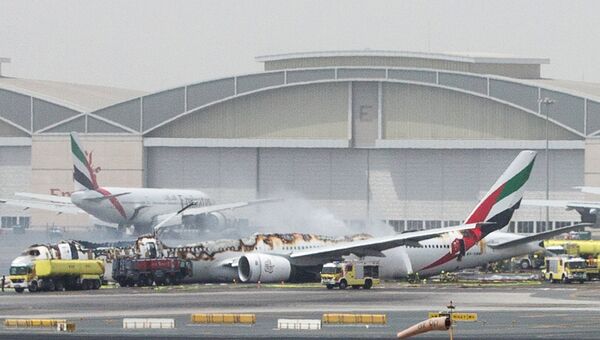 Самолет Boeing 777 авиакомпании Emirates после аварийной посадки в аэропорту Дубая