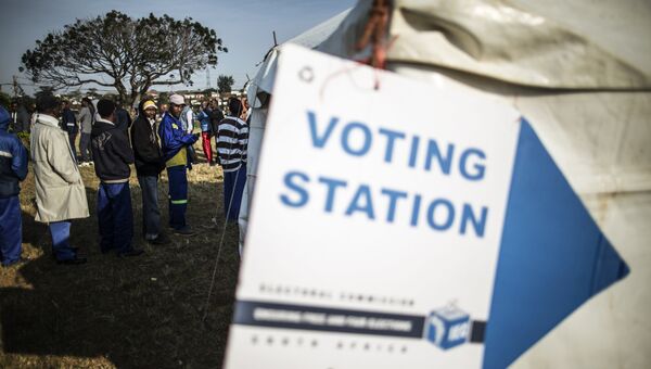 Избирательный участок во время муниципальных выборов в ЮАР. 3 августа 2016
