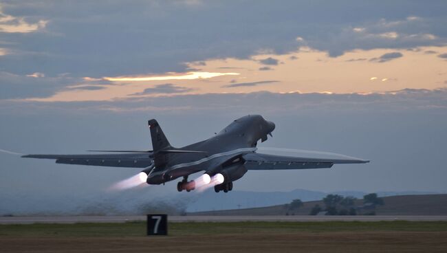 Стратегический бомбардировщик B-1B. Архивное фото