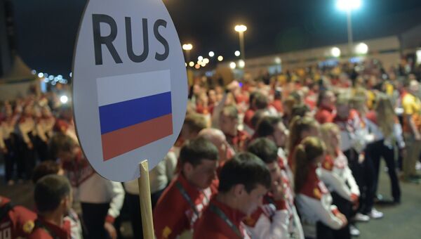Спортсмены Олимпийской сборной России на торжественной церемонии поднятия флагов в Олимпийской деревне в Рио-де-Жанейро. Архивное фото