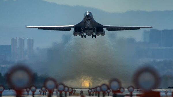 Стратегический бомбардировщик ВВС США B-1B. Архивное фото