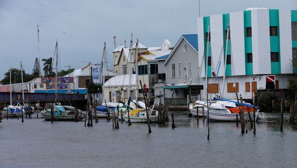 Лодки у пристани Белиза перед ураганом Эрл