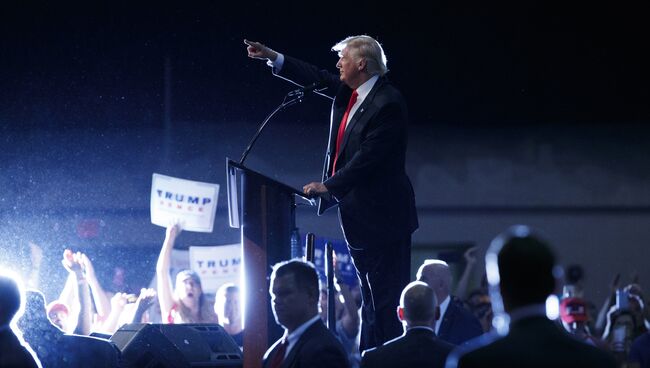Кандидат в президенты США Дональд Трамп выступает в городе Дайтона-Бич. Архивное фото
