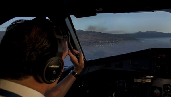 Вид на пожар на острове Пальма из кабины самолета. 4 августа 2016