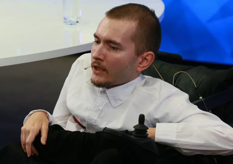 Пресс-конференция инженера, первого кандидата на трансплантацию головы Валерия Спиридонова в Международном мультимедийном пресс-центре МИА Россия сегодня Москве Пресс-конференция инженера, первого кандидата на трансплантацию головы Валерия Спиридонова в Международном мультимедийном пресс-центре МИА Россия сегодня Москве