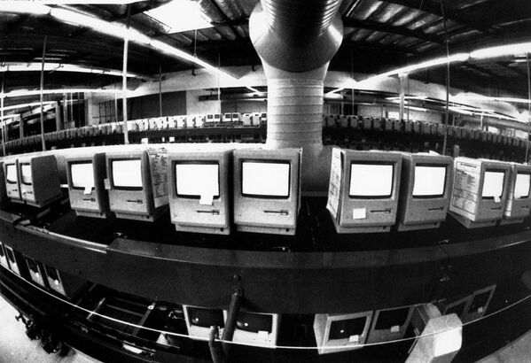 Производство компьютеров компании Apple в городе Фримонт, Калифорния